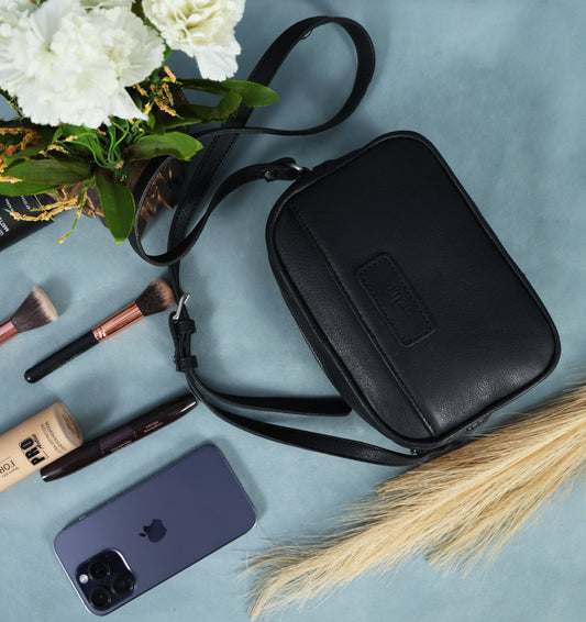 Stylish Unisex Leather Handbag - Trendy, Durable, and Versatile Fashion Accessory:- BG-1754 Pack of 25