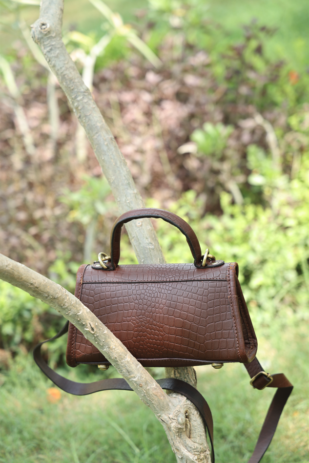 Pure leather sling bag for girls and women with fabulous finish, Art: BG-1567 Pack of 25