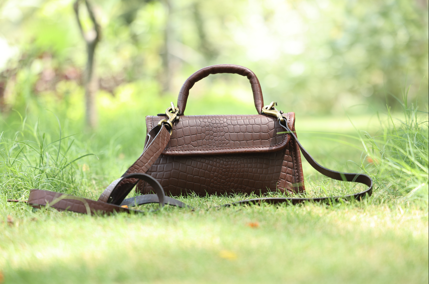 Pure leather sling bag for girls and women with fabulous finish, Art: BG-1567 Pack of 25