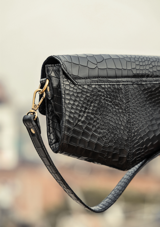 Chic Elegance: Black Deep Croco Leather Crossbody Bag. Art: BG-1602 Pack of 25