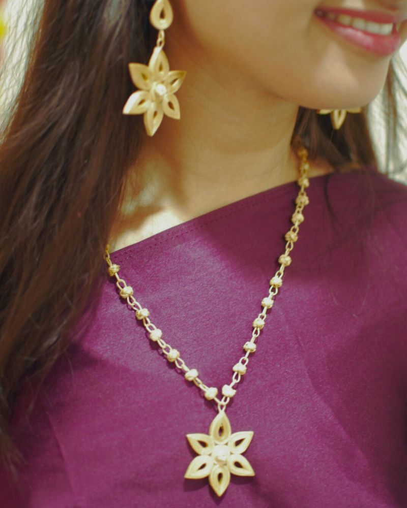 Beads mala with flower pendant Pack of 50