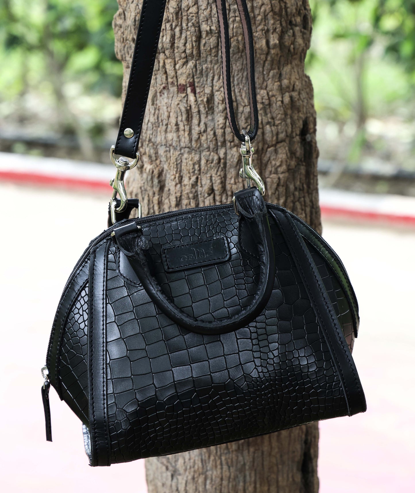 New Classic Leather Handbag with Detachable Sling Strap – Elegant & Versatile Art: BG-1597 Pack of 25