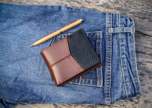 "Explore Premium Leather Wallets: Classic and Contemporary Designs" ART:-LA-1401 Pack of 50