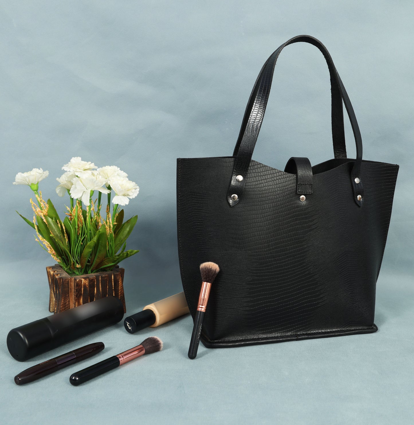 Fashionable Leather Handbag – Chic & Attractive Design for Every Occasion,Art:-BG-1404 L Pack of 25