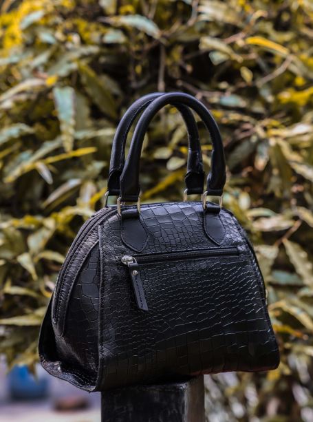 New Classic Leather Handbag with Detachable Sling Strap – Elegant & Versatile Art: BG-1597 Pack of 25