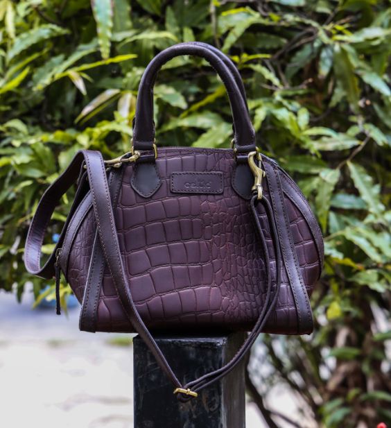 New Classic Leather Handbag with Detachable Sling Strap – Elegant & Versatile Art: BG-1597 Pack of 25