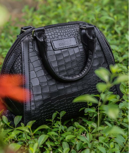 New Classic Leather Handbag with Detachable Sling Strap – Elegant & Versatile Art: BG-1597 Pack of 25