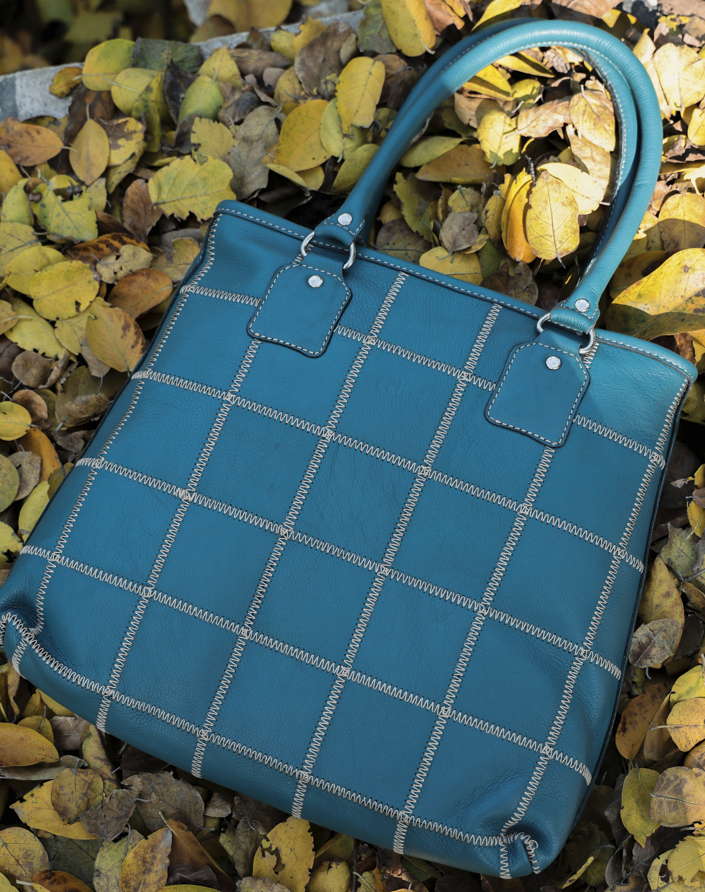 "Chic Blue Tote: Elevate Your Style with Trendy Leather Accents."  Art: BG-1518-Z Pack of 25