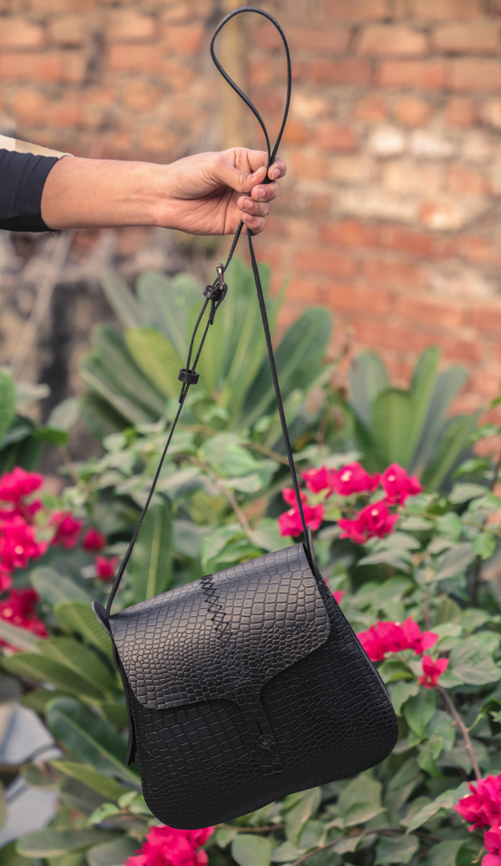 Pure Leather Sling Bag, Art: BG-1391. Pack of 25