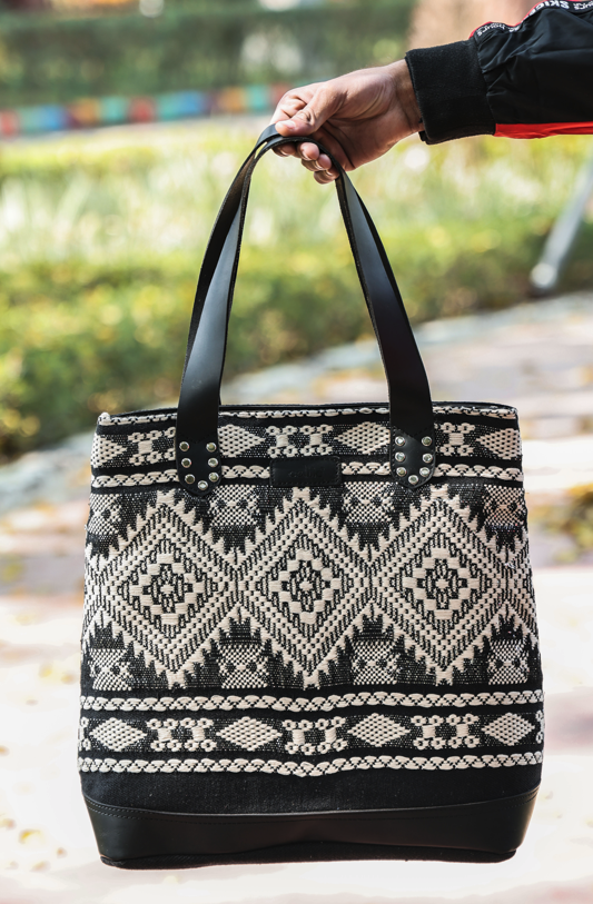 "Chic Simplicity: Your Essential Tote Bag for Everyday Style." Art: BG-1751 Pack of 25