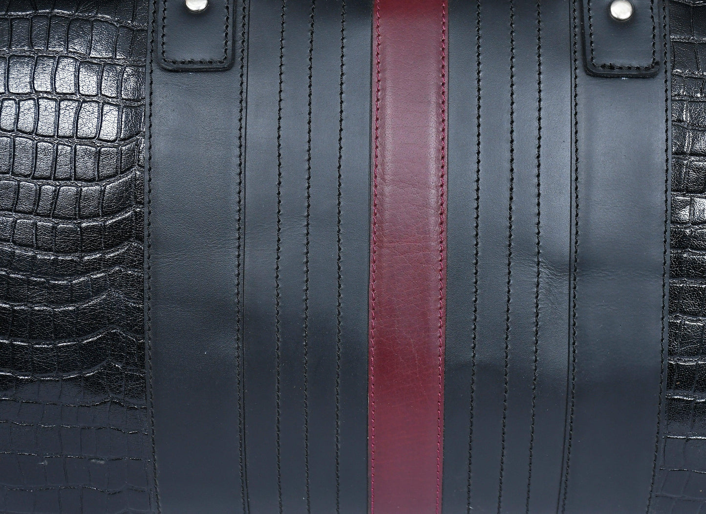 Black Color Pure Leather Duffel Bag for Travelling | Handmade Weekender Bag. Art: BG-1712 Pack of 25