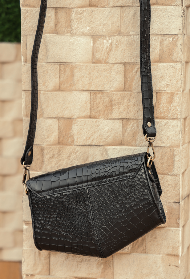 Chic Elegance: Black Deep Croco Leather Crossbody Bag. Art: BG-1602 Pack of 25