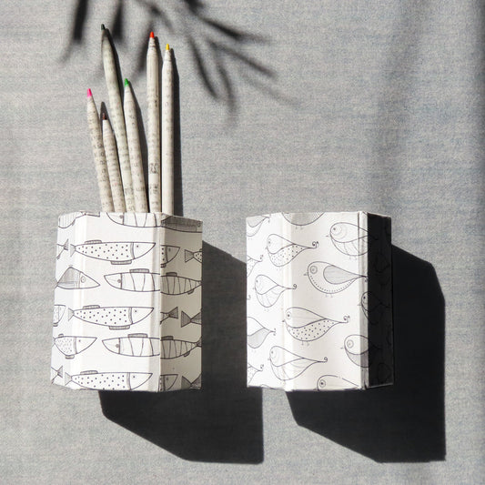 THE li'l BEINGS SERIES PENSTAND Pack of 50